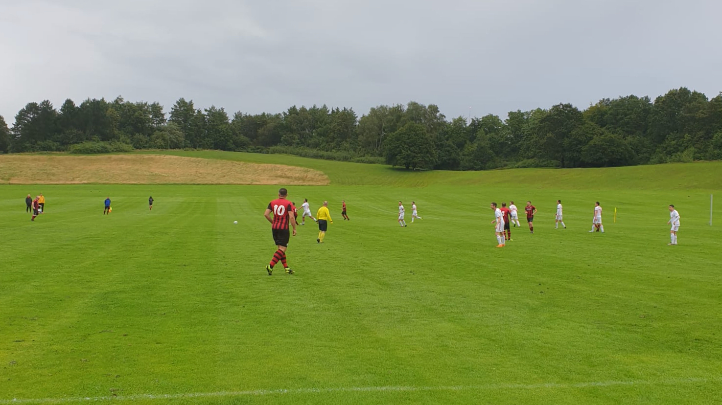 Fussballspiel auf dem Rasen der Berner Allmend