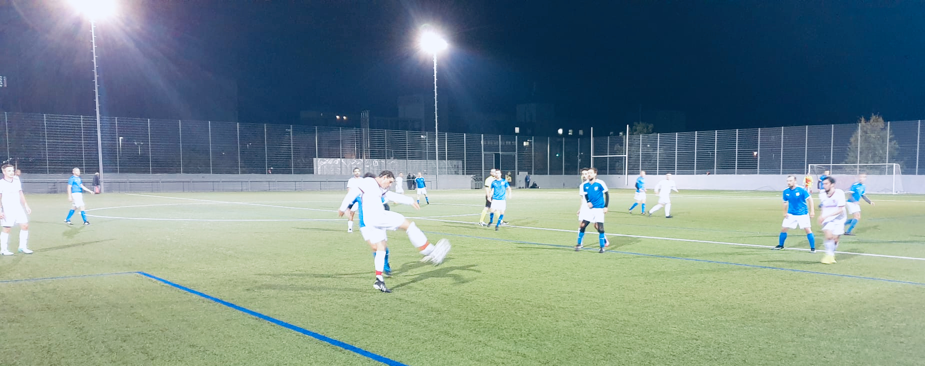 Fussballspiel zwischen Dynamo Marta CF und dem FC EDA auf der Berner Allmend