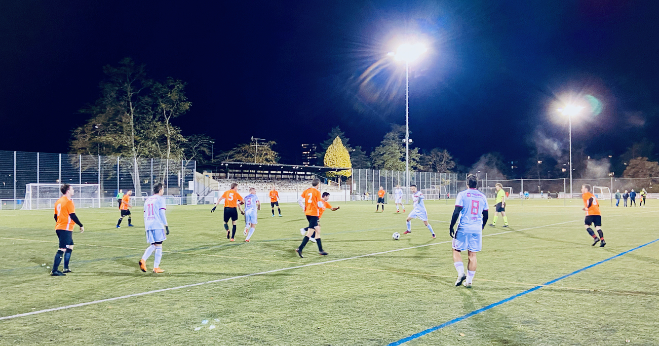 Fussballspiel zwischen dem SC ewb und dem FC EDA auf der Bodenweid Bern